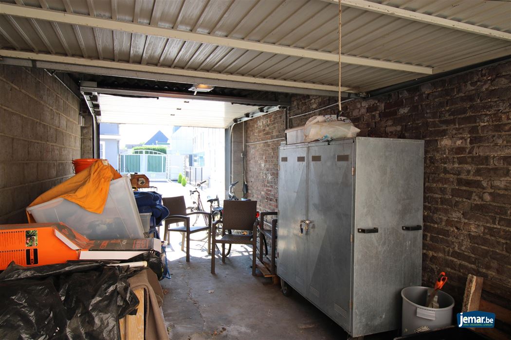 Karaktervol handelspand met woonst op toplocatie – ideaal om wonen en werken te combineren in het hart van Maasmechelen!