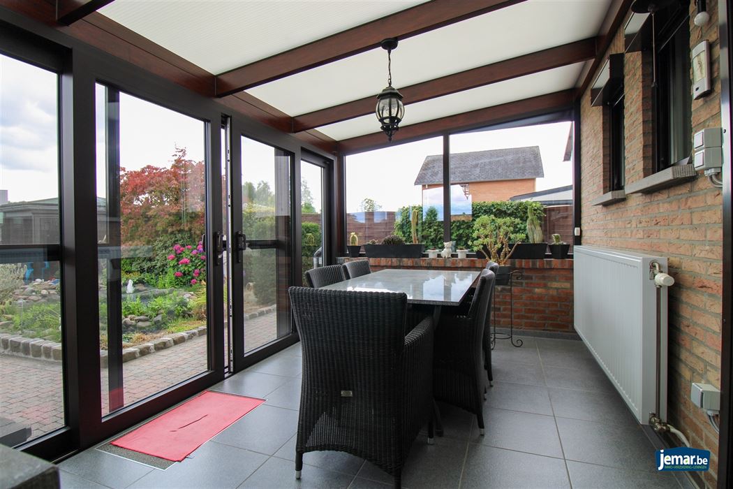 Instapklare en perfect onderhouden woning met 3 slaapkamers, 2 badkamers en een prachtige tuin van 6a74ca  in hartje Maasmechelen!