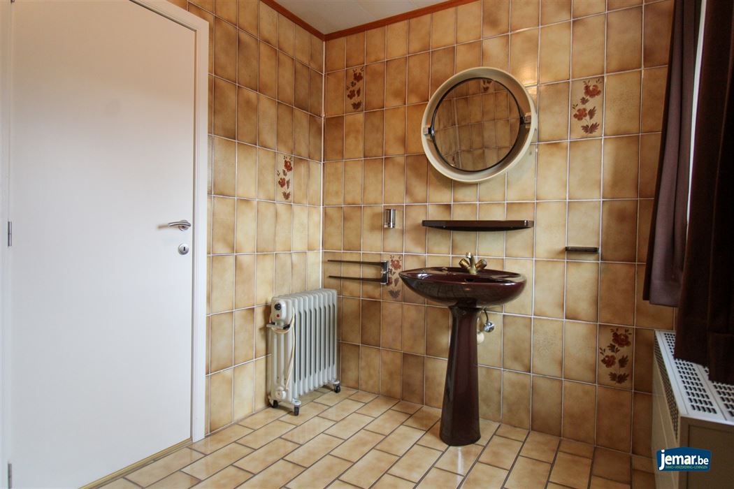 Instapklare en perfect onderhouden woning met 3 slaapkamers, 2 badkamers en een prachtige tuin van 6a74ca  in hartje Maasmechelen!