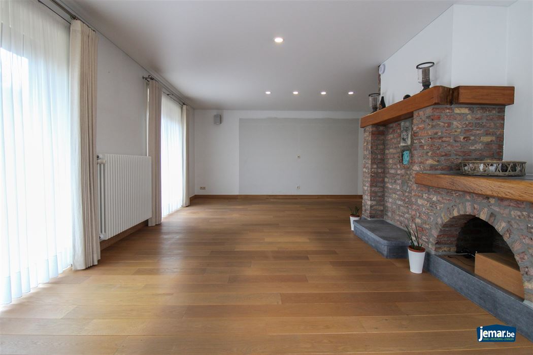 Instapklare en perfect onderhouden woning met 3 slaapkamers, 2 badkamers en een prachtige tuin van 6a74ca  in hartje Maasmechelen!