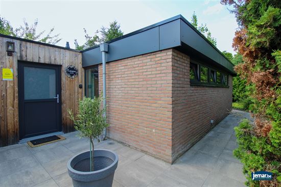 Stijlvol gerenoveerde vakantiewoning op vakantiedomein Sonnevijver met 2 slaapkamers, gelegen aan de Maanvijver, instapklaar en inclusief inboedel – ideaal voor eigen gebruik of verhuur!
