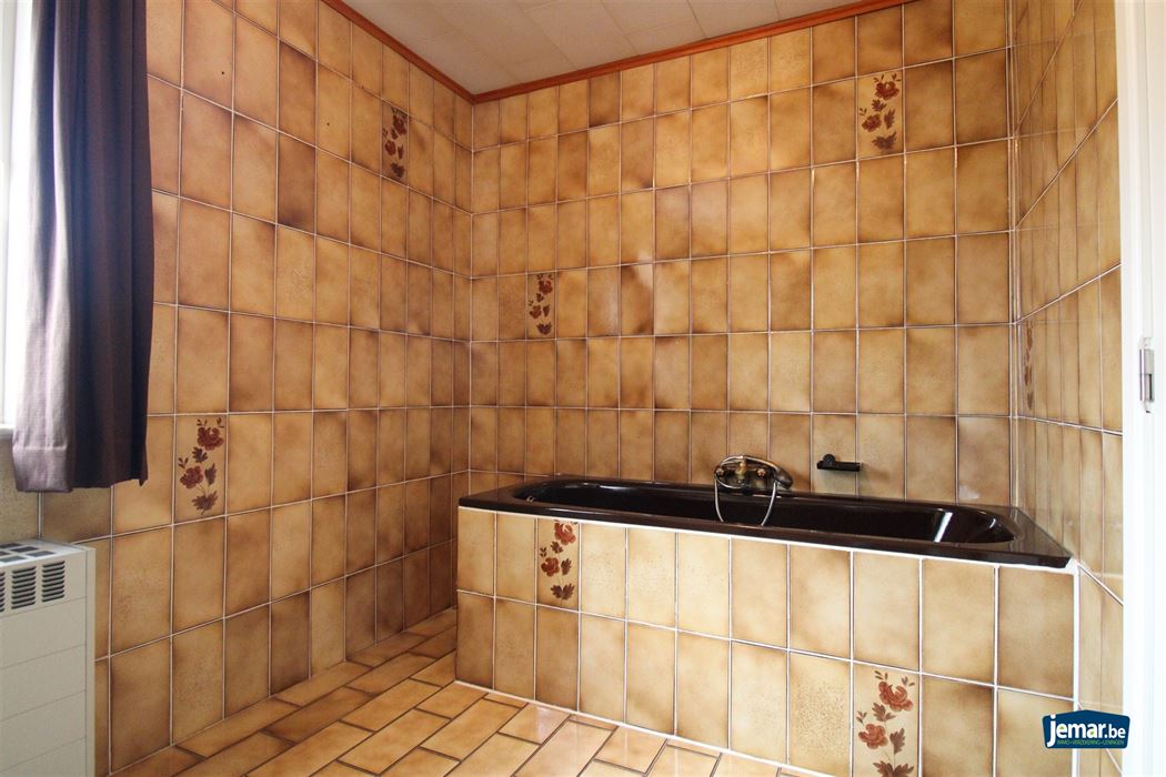 Instapklare en perfect onderhouden woning met 3 slaapkamers, 2 badkamers en een prachtige tuin van 6a74ca  in hartje Maasmechelen!
