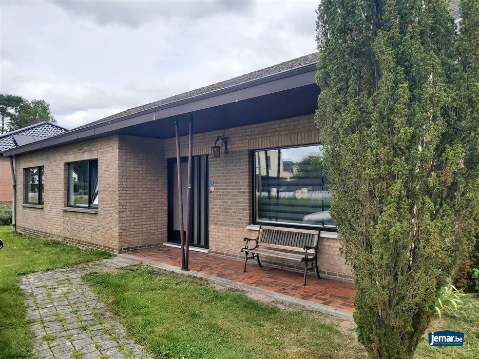 Gelijkvloerse woning met 3 slaapkamers op ruim perceel van 10are in Maasmechelen!