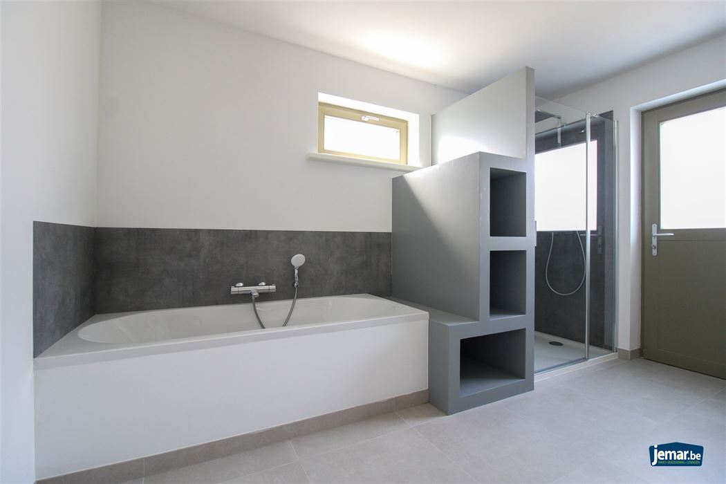 Instapklare, gerenoveerde woning met 3 slaapkamers in Kotem/Maasmechelen!