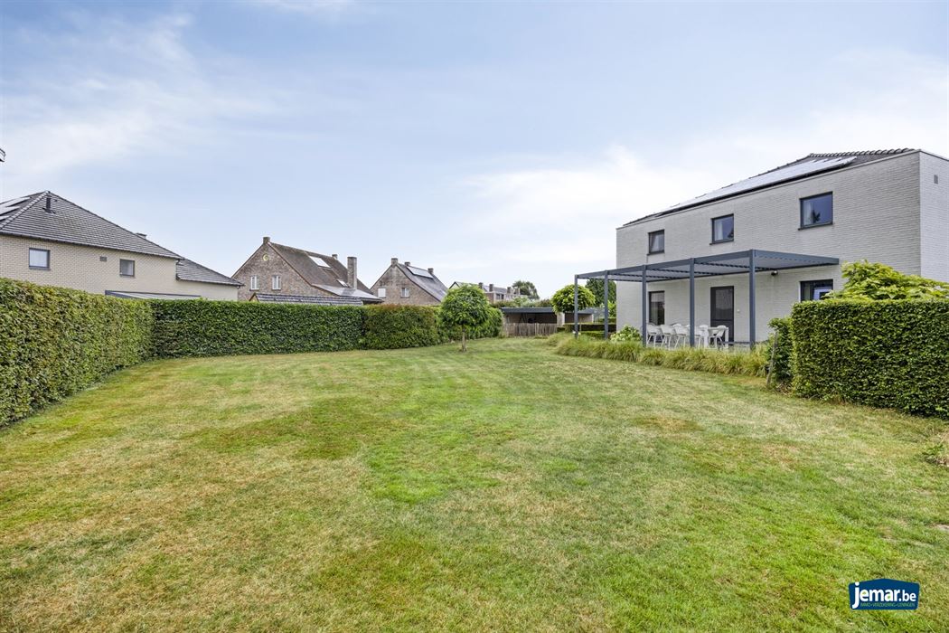 Ruime gezinswoning met 4 slaapkamers en 2 badkamers