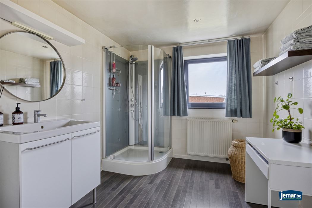 Ruime gezinswoning met 4 slaapkamers en 2 badkamers