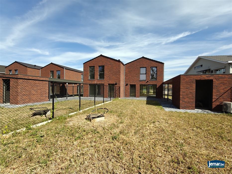4 nieuwbouwwoningen met tuin. 6% BTW mogelijk!!!