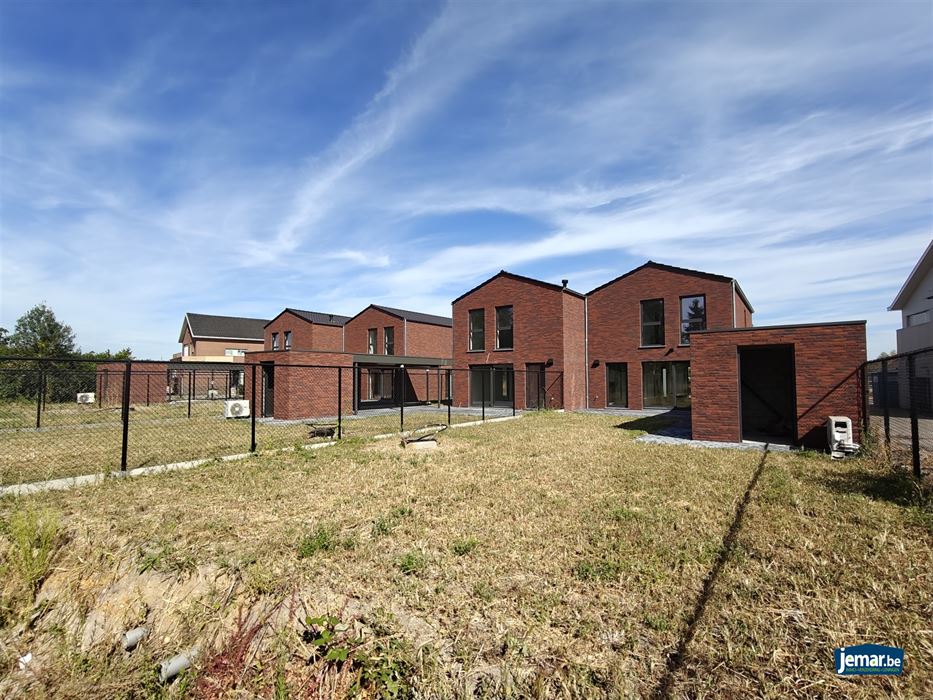 4 nieuwbouwwoningen met tuin. 6% BTW mogelijk!!!