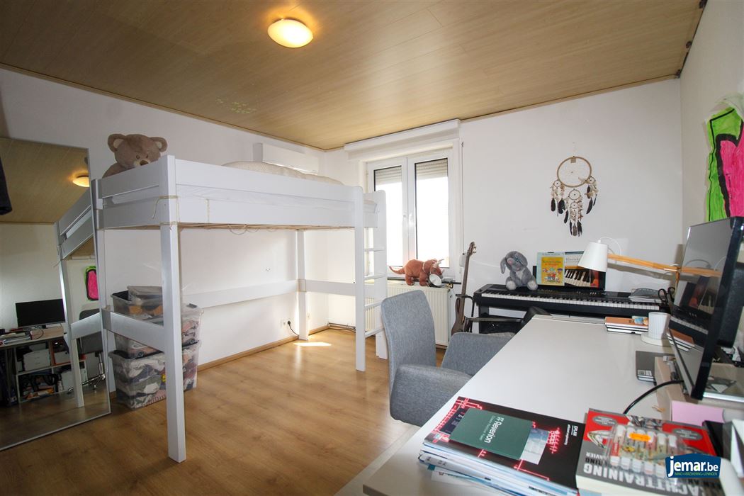 Starterswoning met 2 slaapkamers, zonnepanelen en garage in het hart van Kotem!