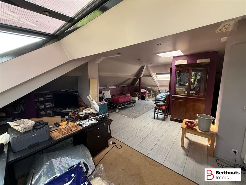 VILLA MET MOOIE TUIN OP 11 ARE 27 CA