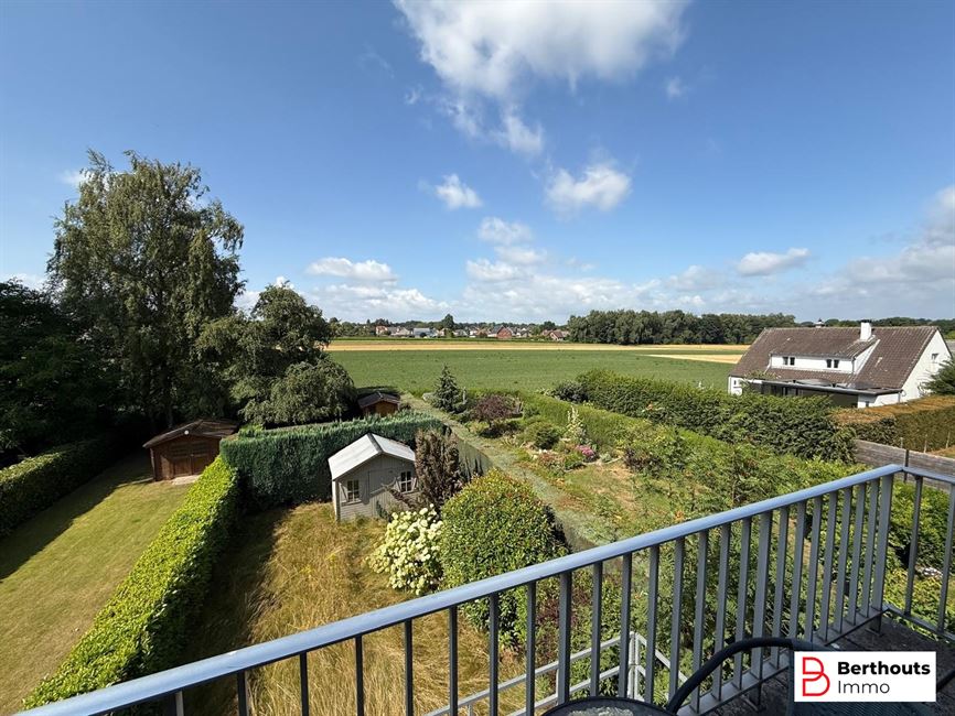 Appartement met tuin en garage 