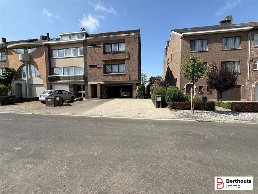 Appartement met tuin en garage 