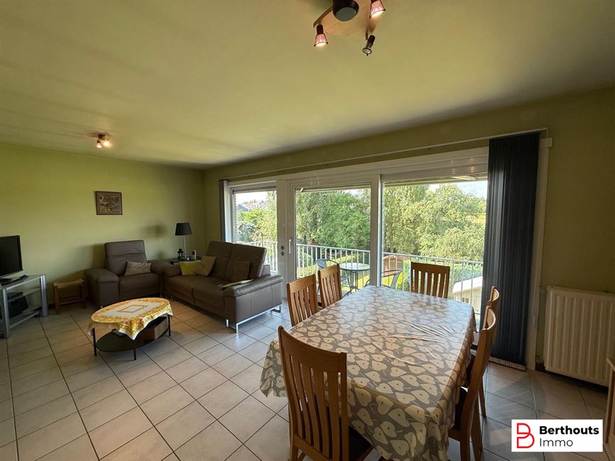 Appartement met tuin en garage 