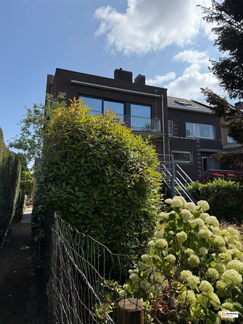 Appartement met tuin en garage 
