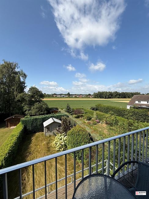 Appartement met tuin en garage 