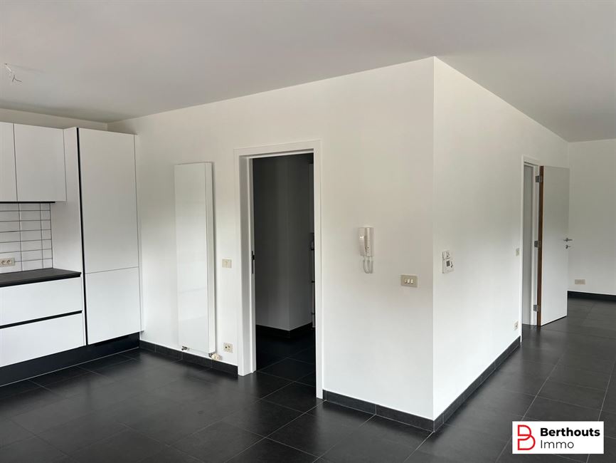 Centraal gelegen 2 slaapkamer appartement (135m²)