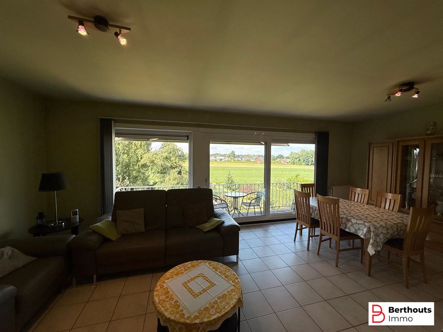 Appartement met tuin en garage 
