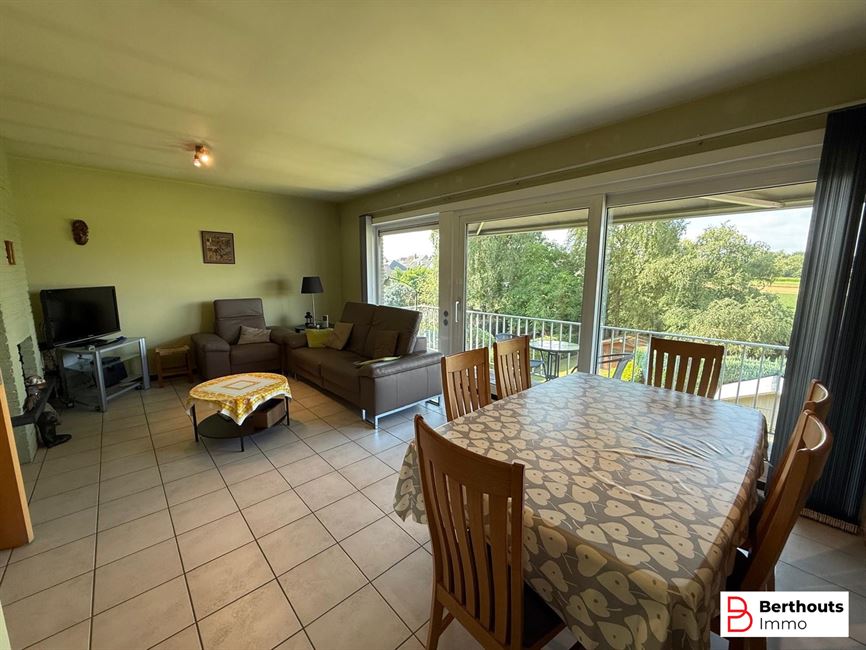 Appartement met tuin en garage 