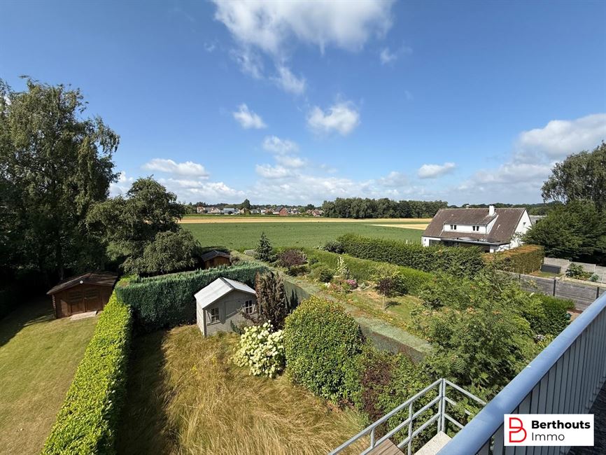Appartement met tuin en garage 