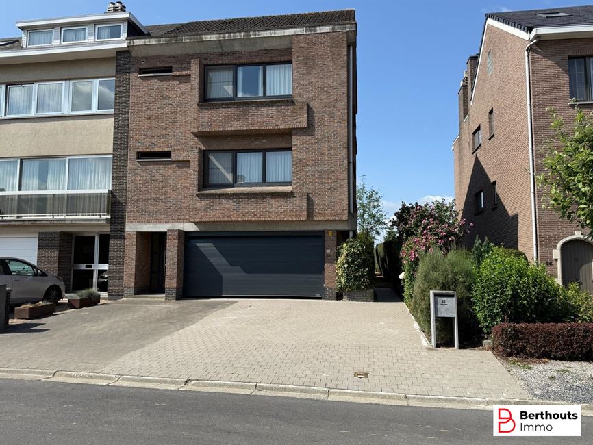 Appartement met tuin en garage 
