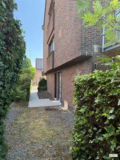 Appartement met tuin en garage 
