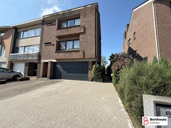 Appartement met tuin en garage 