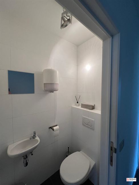 Centraal gelegen 2 slaapkamer appartement (135m²)
