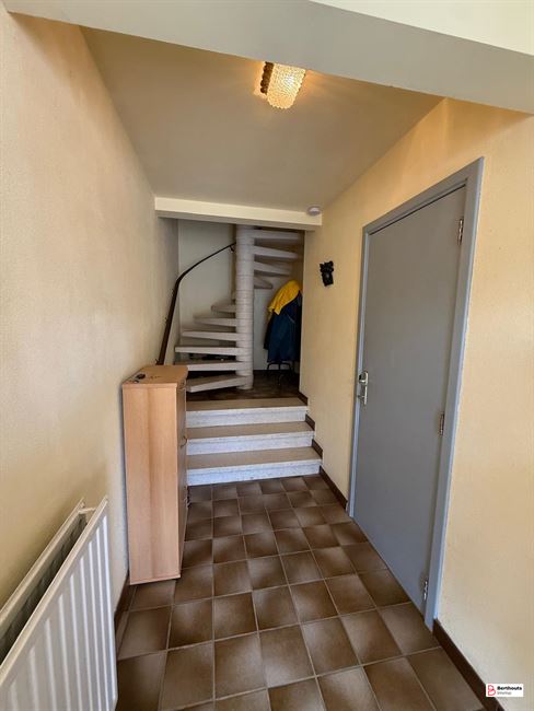 Appartement met tuin en garage 
