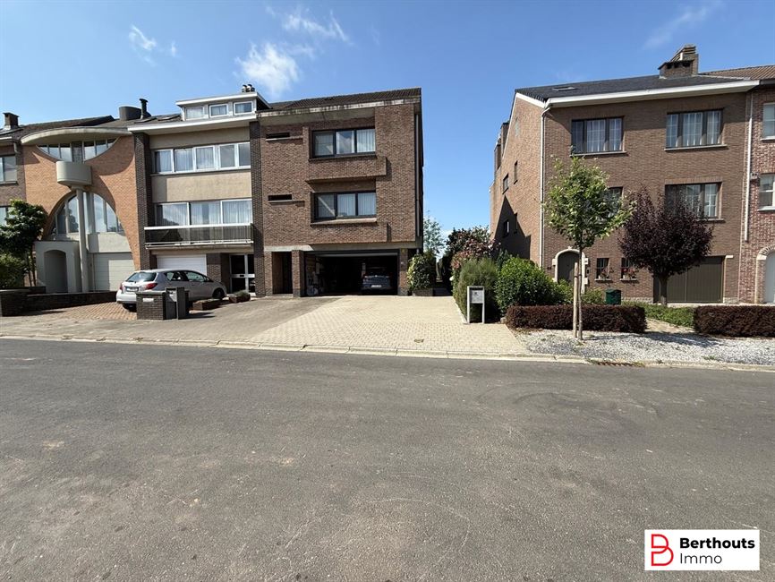 Appartement met tuin en garage 