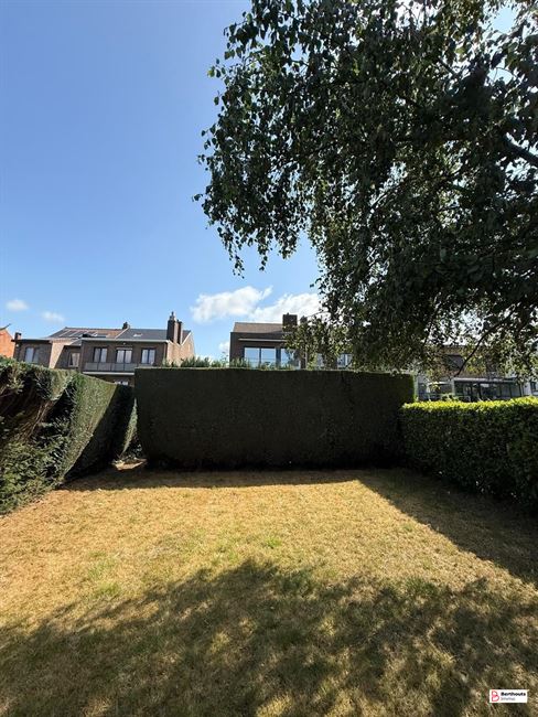Appartement met tuin en garage 