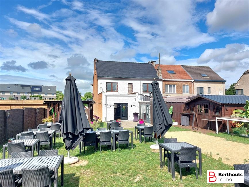Veelzijdig opbrengstpand met handelsruimte en  duplex