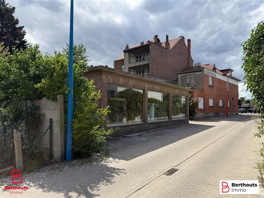 Projectgrond / renovatiepand met commerciële ligging in Grimbergen