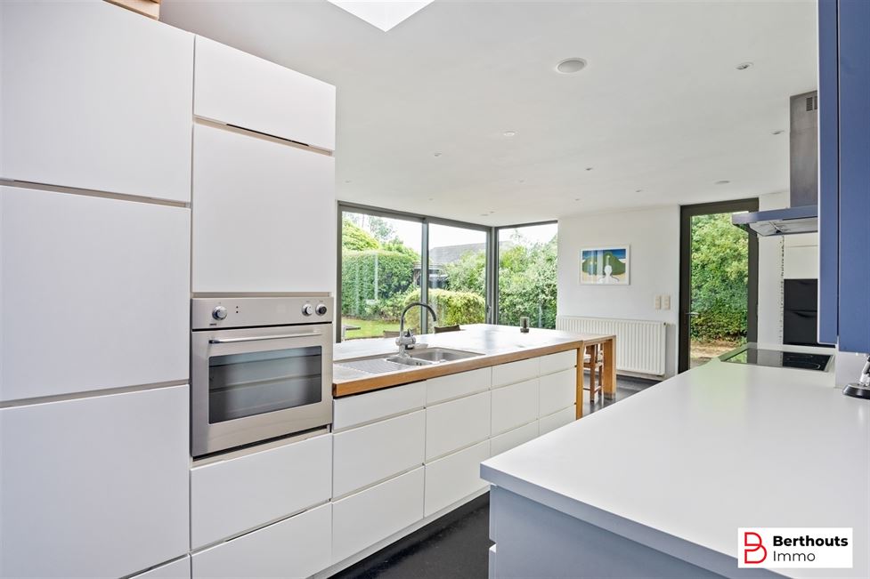 Herenhuis met prachtige tuin 