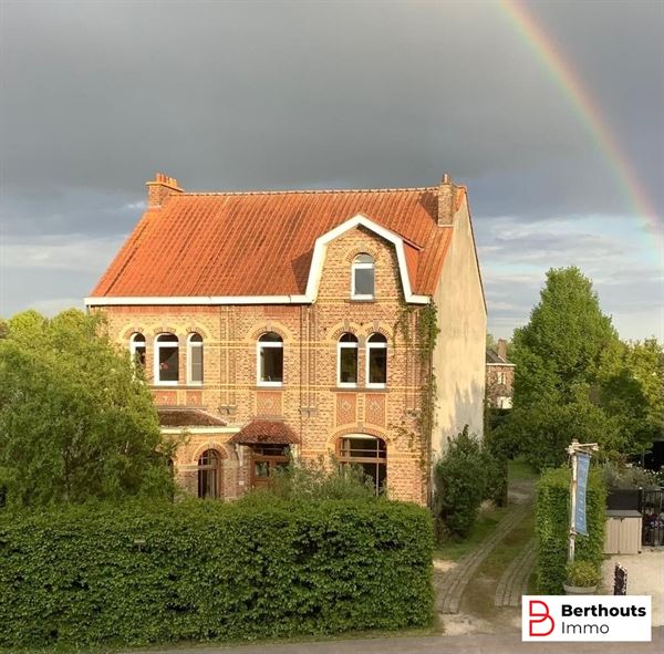 Herenhuis met prachtige tuin 