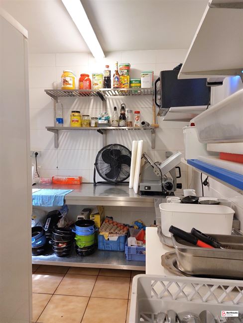 Veelzijdig opbrengstpand met handelsruimte en  duplex
