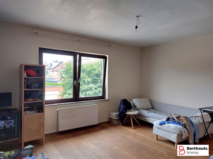 Veelzijdig opbrengstpand met handelsruimte en  duplex