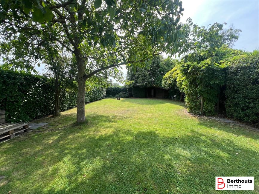 Herenhuis met prachtige tuin 