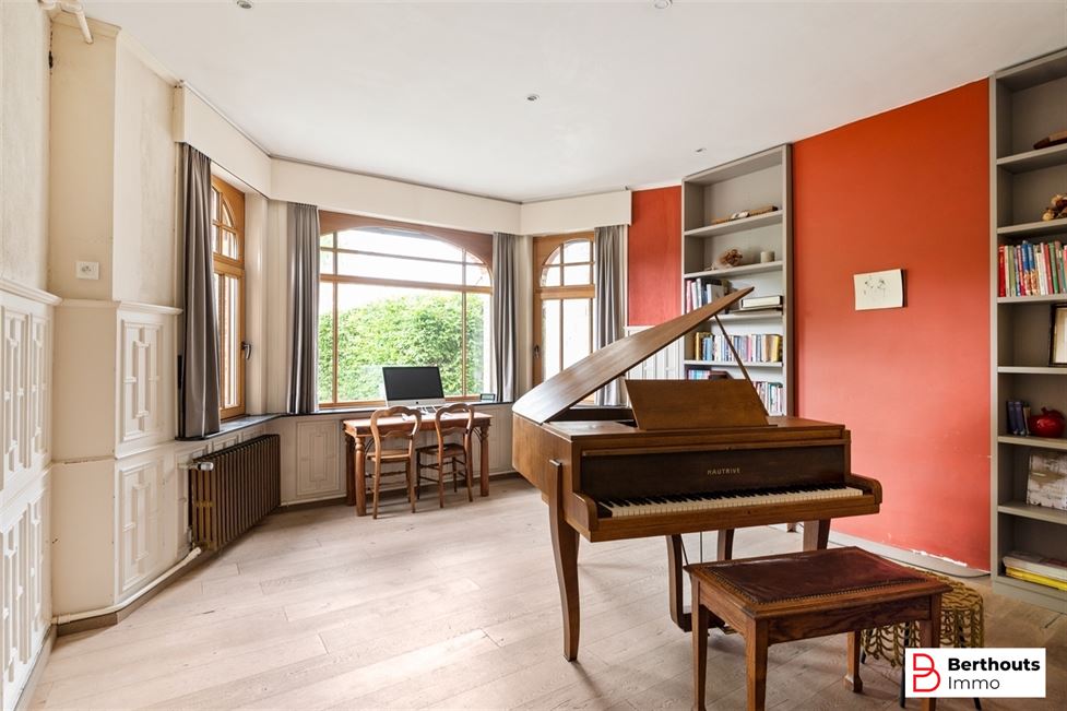 Herenhuis met prachtige tuin 