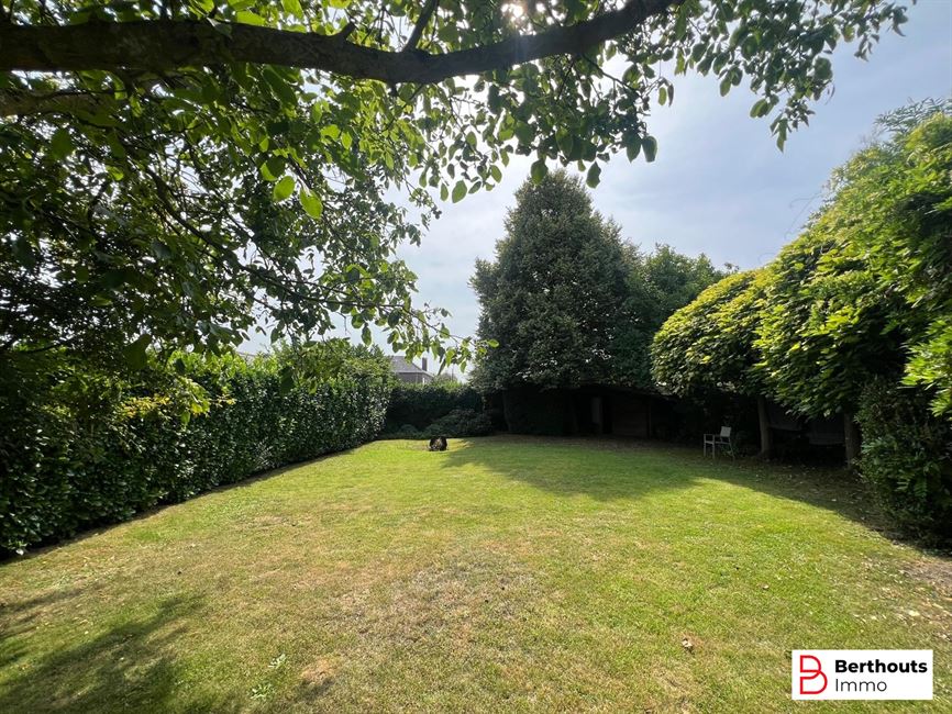 Herenhuis met prachtige tuin 