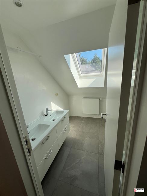 Ruime woning met 5 SLAAPKAMERS 