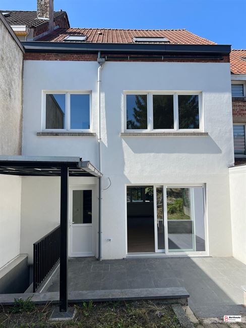 Ruime woning met 5 SLAAPKAMERS 