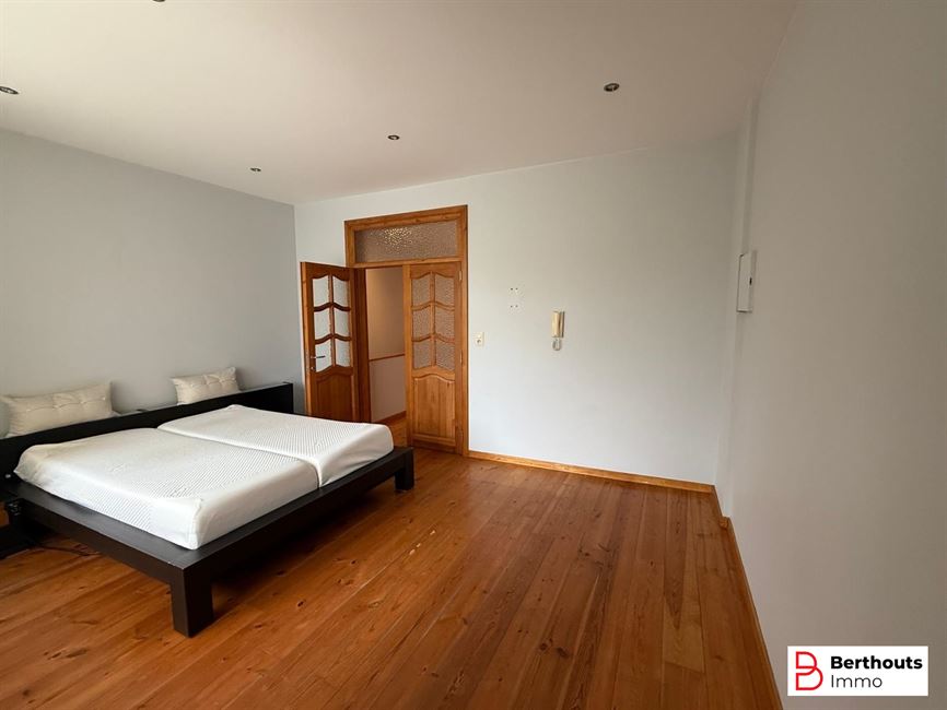 Opbrengsteigendom met 2 appartementen