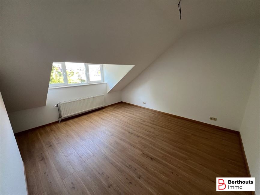 Ruime woning met 5 SLAAPKAMERS 