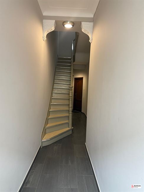 Opbrengsteigendom met 2 appartementen