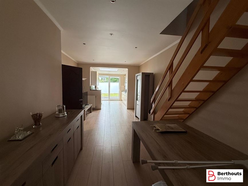 Opbrengsteigendom met 2 appartementen