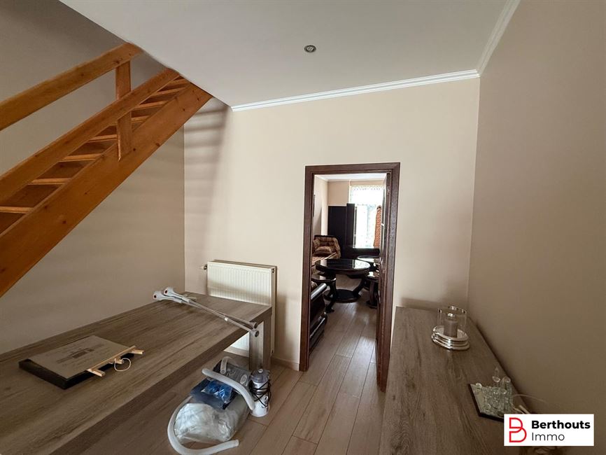 Opbrengsteigendom met 2 appartementen