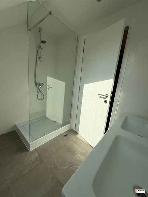 Energiezuinige woning met 5 slkms