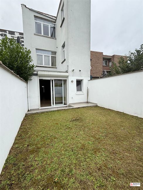 Opbrengsteigendom met 2 appartementen