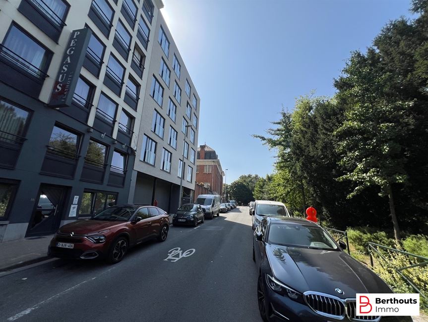 Opbrengsteigendom met 10 appartementen 14 parkings /14 kelders