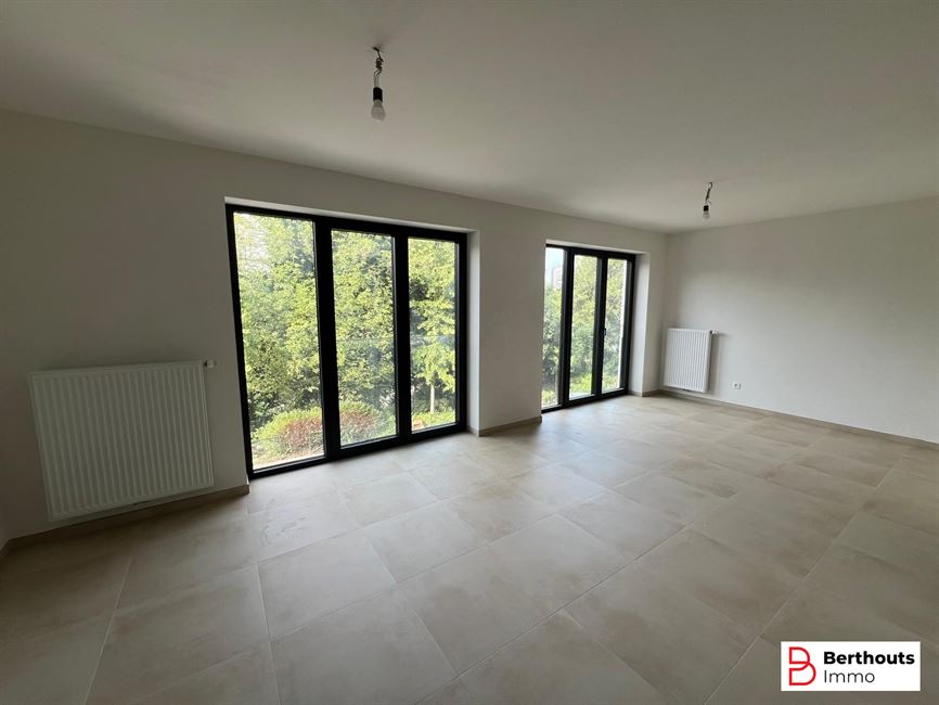 Opbrengsteigendom met 10 appartementen 14 parkings /14 kelders